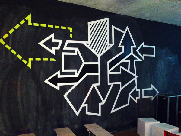 Pfeile-abstraktes-klebeband-tape-art-graffiti-2013