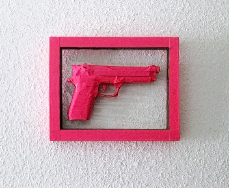 happy-valentine-pinkes-Klebeband-Skulptur-Ostap-Artist