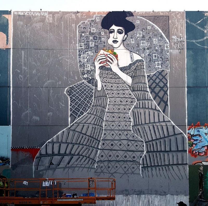 Adele Bloch-Bauer- Street-Art-Kunstwerk von Selfmadecrew in Berlin-Teufelsberg- Frau in Beton- 2016