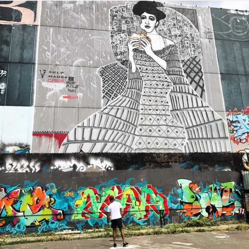Panoramabild 03- Adele Bloch-Bauer- Street-Art-Kunstwerk von Selfmadecrew in Berlin-Teufelsberg-2016