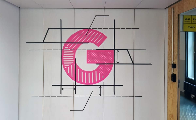 Buchstabe-tape-art-google-office-design-zürich-selfmadecrew-2016