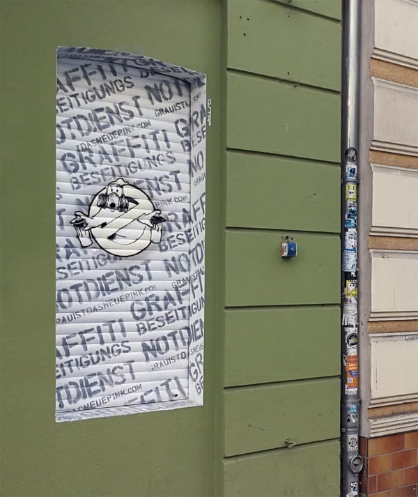 Graffitibeseitigungsnotdienst in Weiß- Street Art- Kultur Späti Friedrichshain