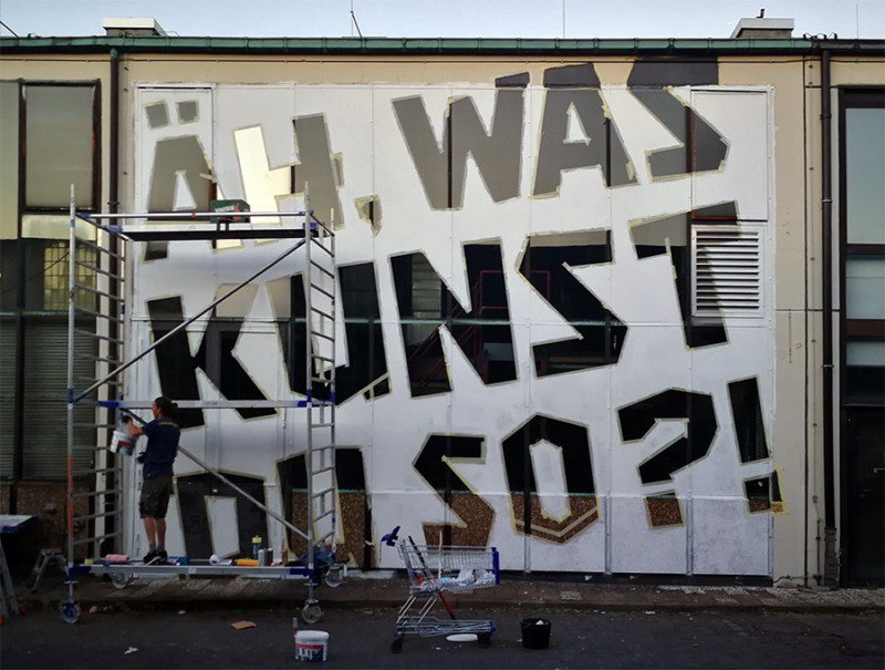 Nur weiße Farbe- Minimalistische Graffiti Mural