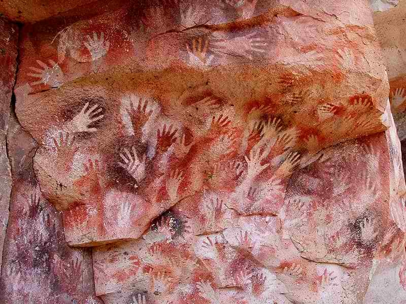 Die ersten Handabdrucke in der Höhle Cueva de las Manos Argentina (Foto von Marian Ocecowski)